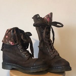 Dr Martens women’s Triumph 1914, brown, size 8